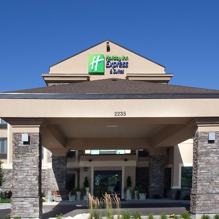Holiday Inn Express & Suites Logan By Ihg Екстериор снимка