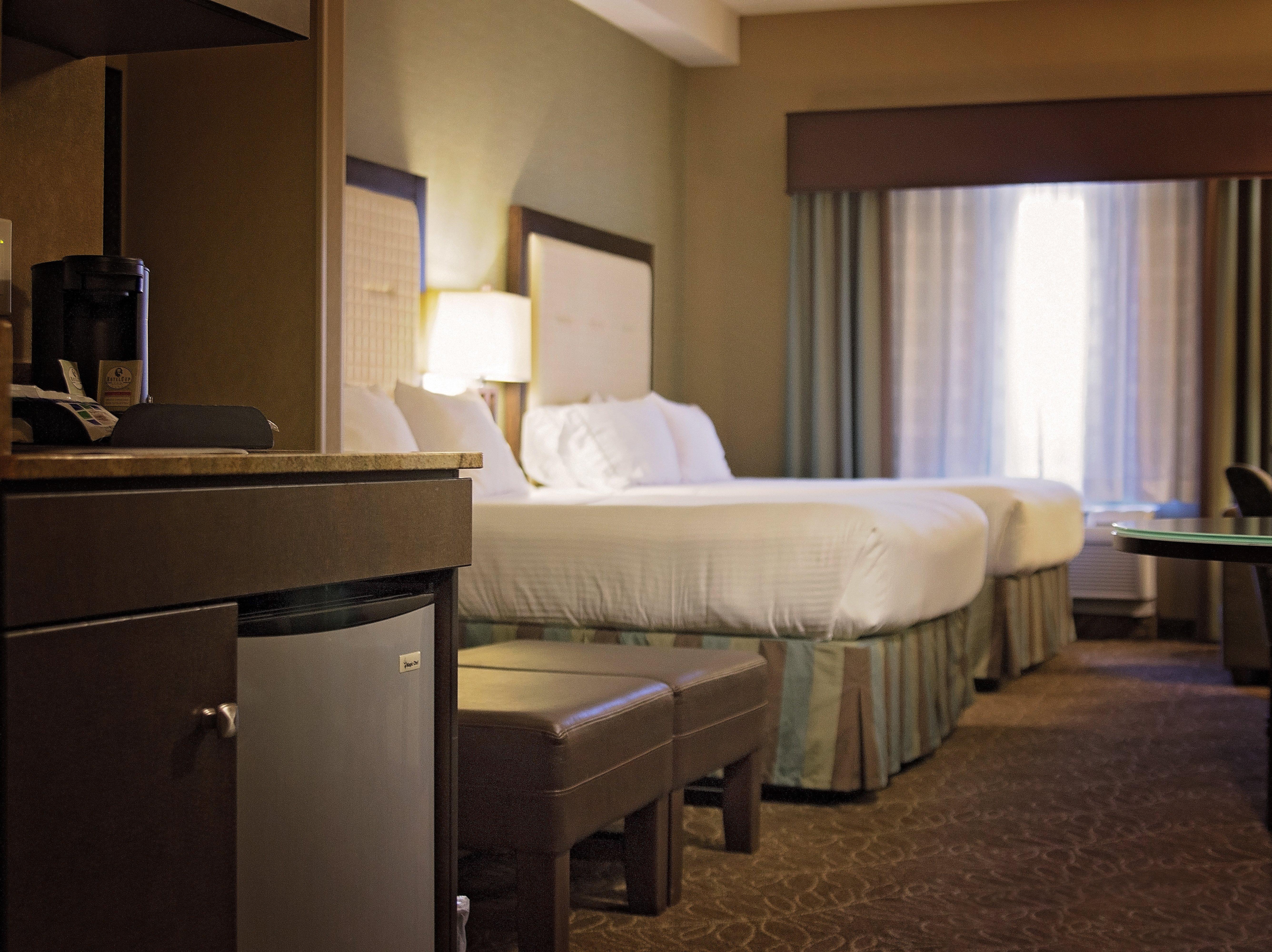 Holiday Inn Express & Suites Logan By Ihg Екстериор снимка