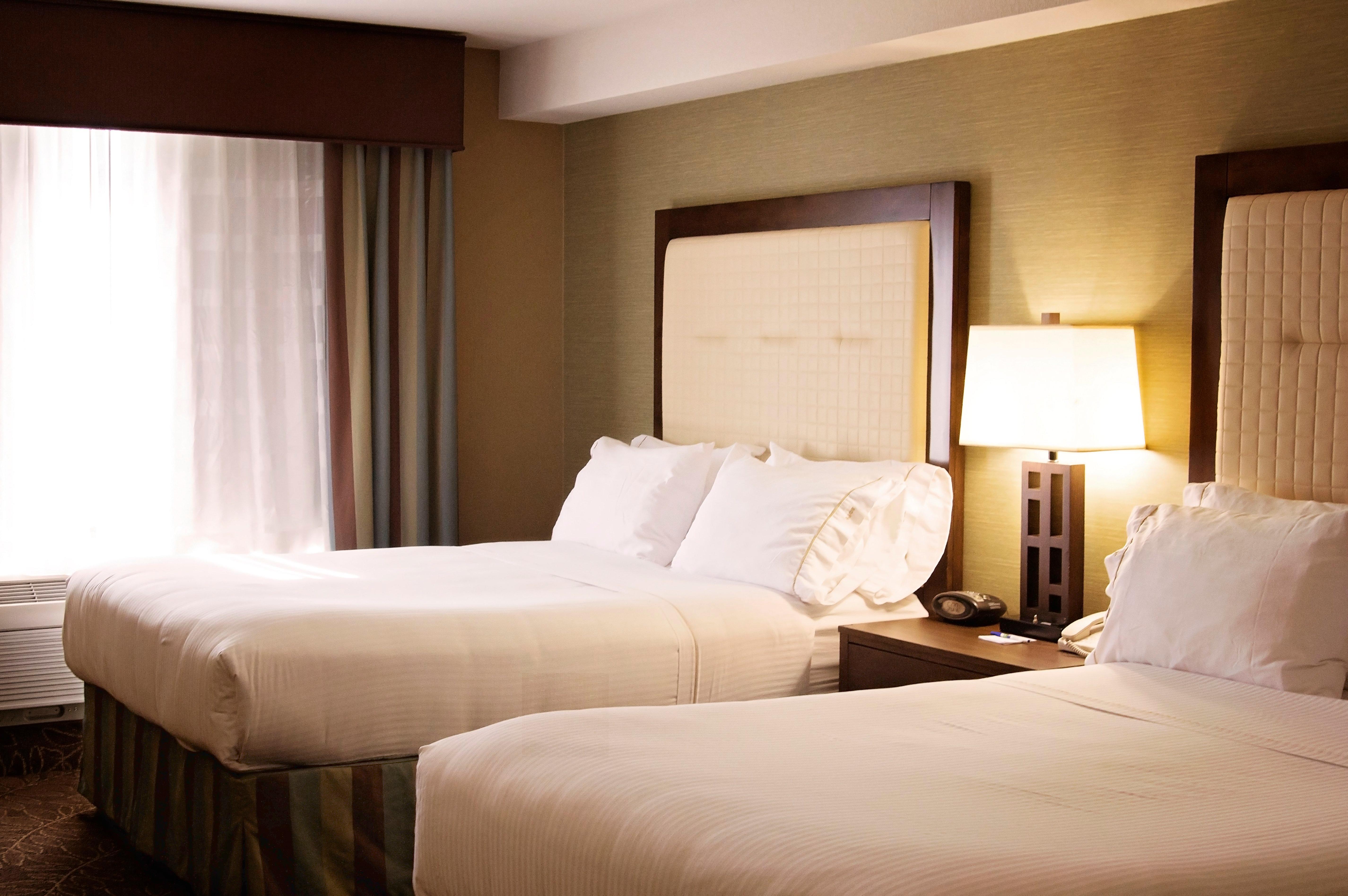 Holiday Inn Express & Suites Logan By Ihg Екстериор снимка