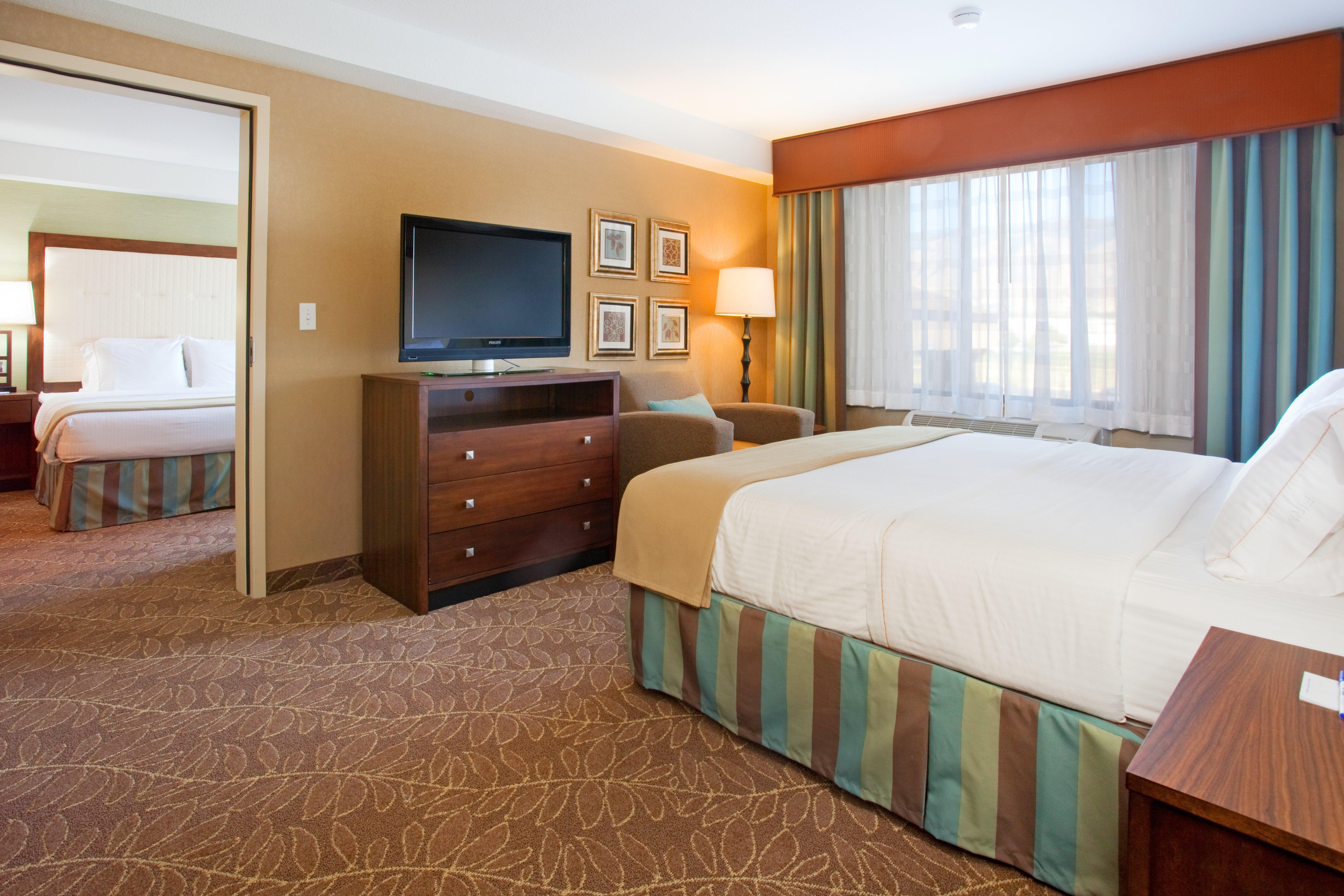 Holiday Inn Express & Suites Logan By Ihg Екстериор снимка