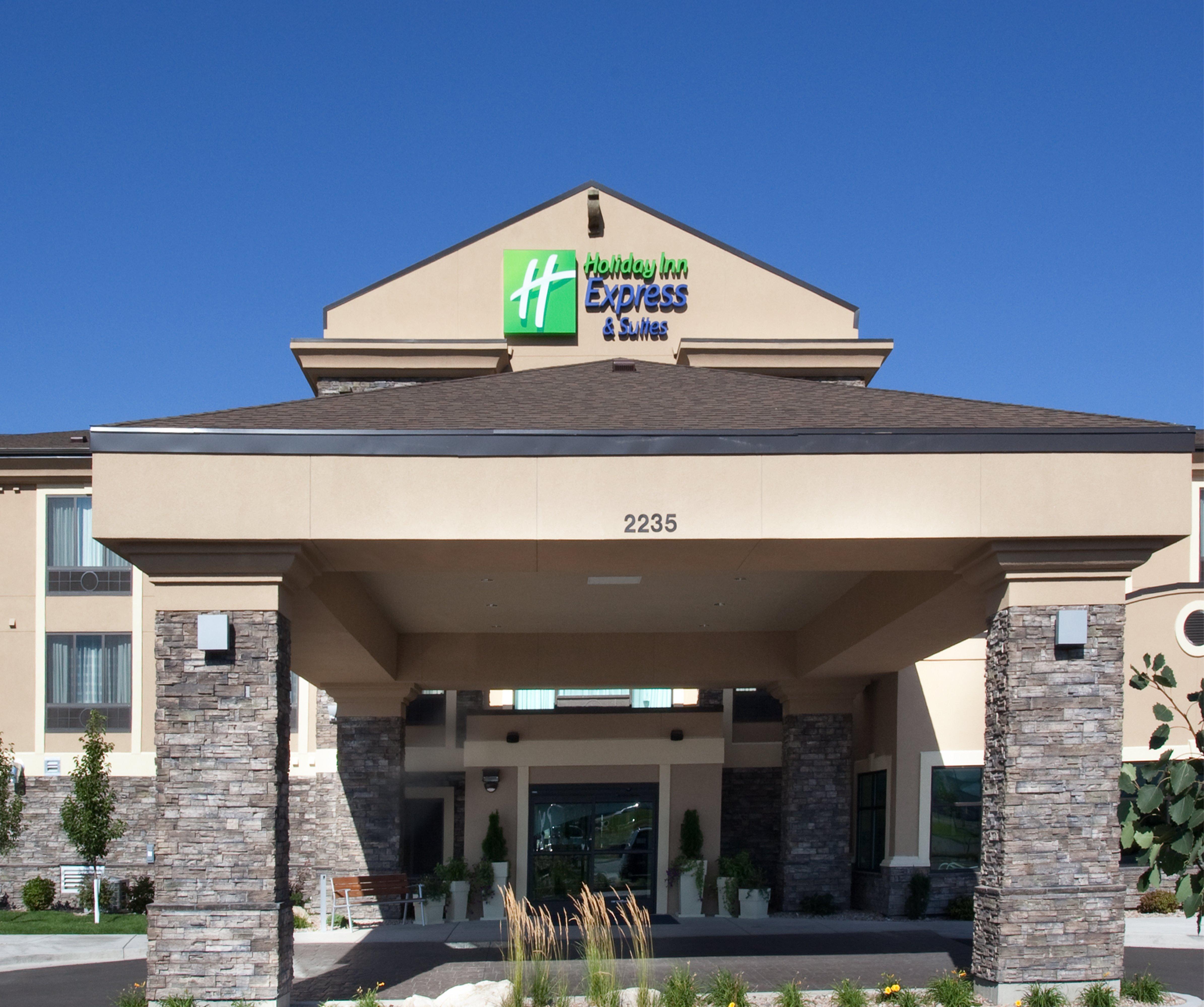 Holiday Inn Express & Suites Logan By Ihg Екстериор снимка