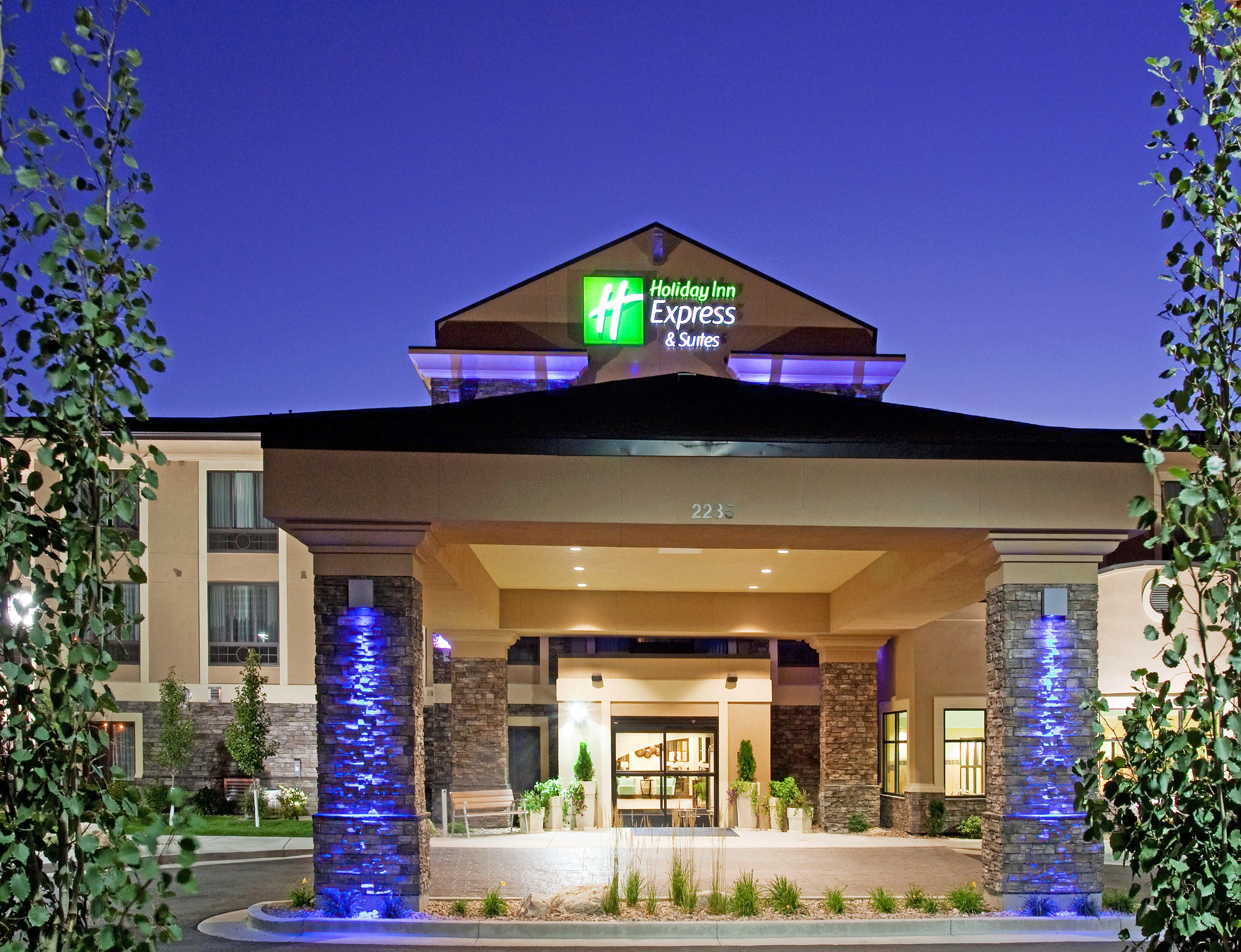 Holiday Inn Express & Suites Logan By Ihg Екстериор снимка