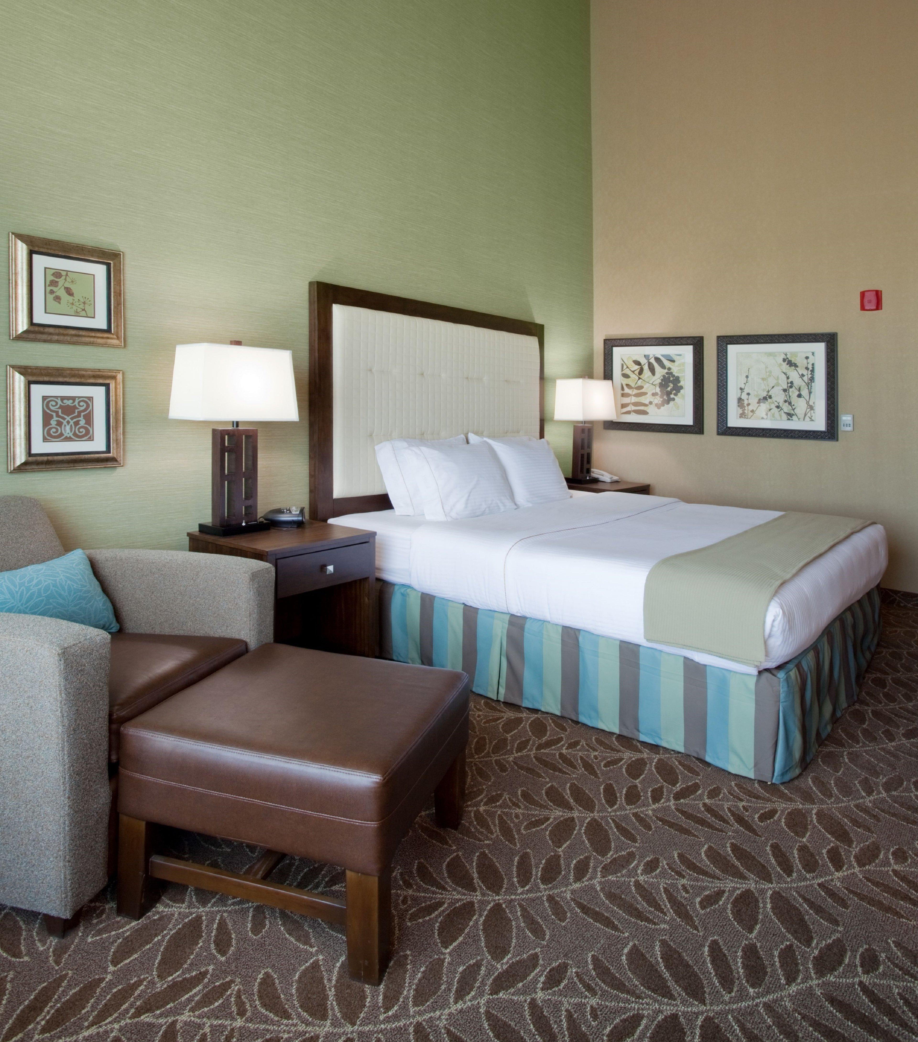 Holiday Inn Express & Suites Logan By Ihg Екстериор снимка