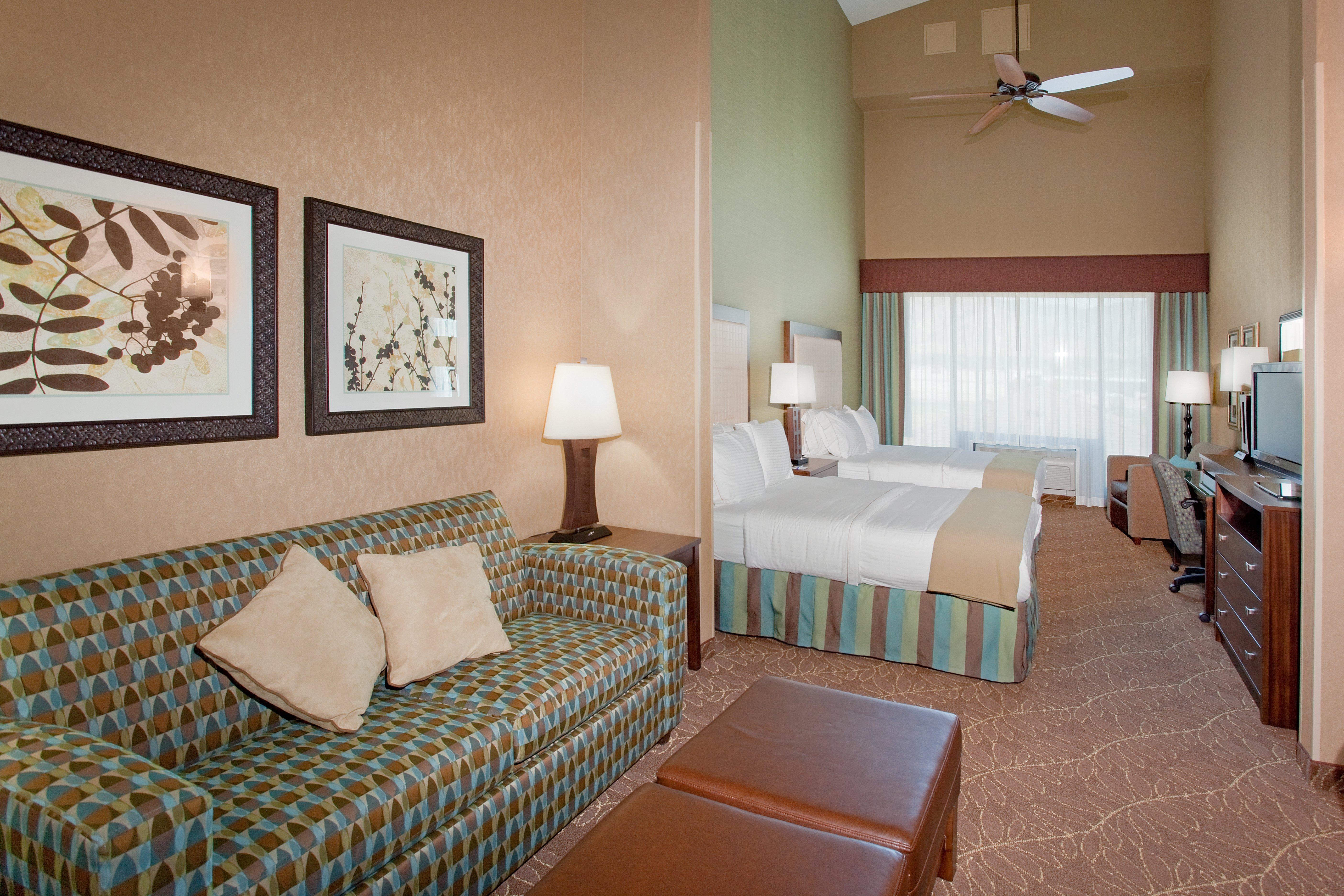 Holiday Inn Express & Suites Logan By Ihg Екстериор снимка