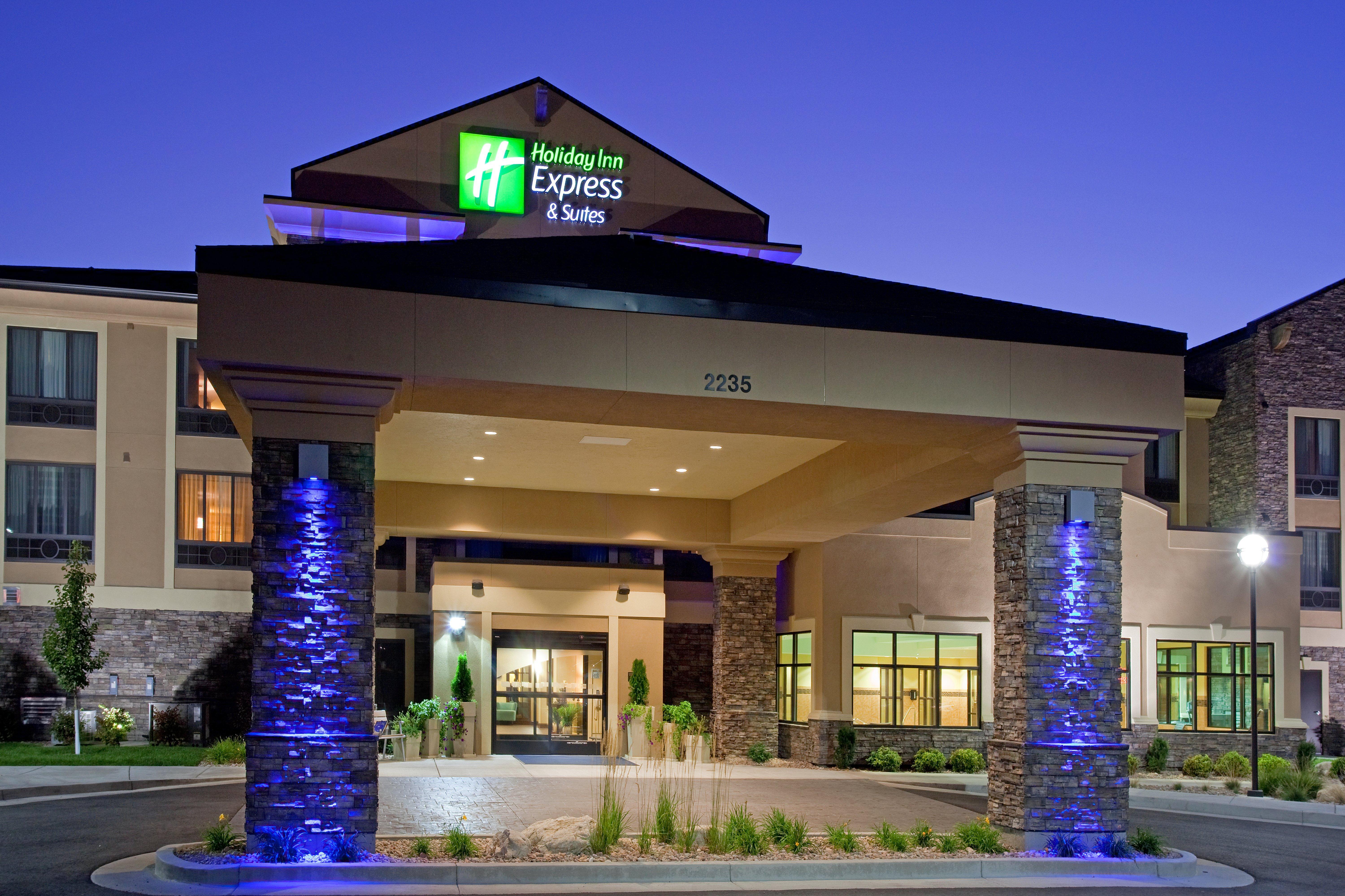 Holiday Inn Express & Suites Logan By Ihg Екстериор снимка