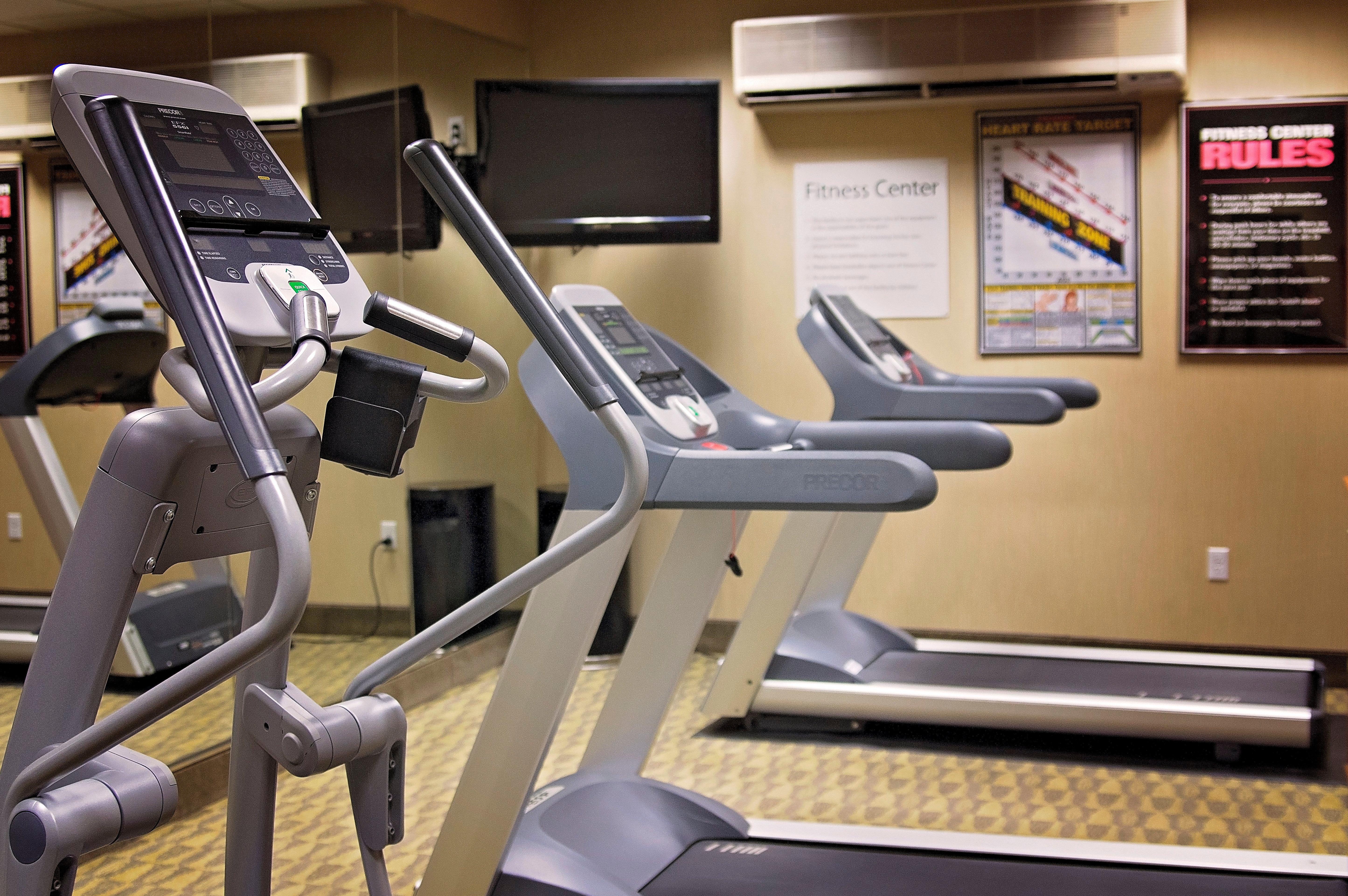 Holiday Inn Express & Suites Logan By Ihg Екстериор снимка